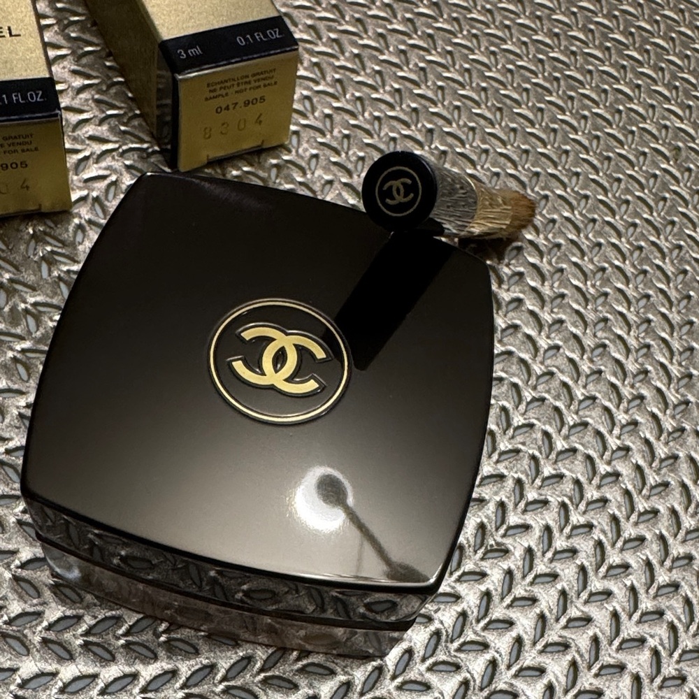 CHANEL sublimage concealer - Picture 5 of 6